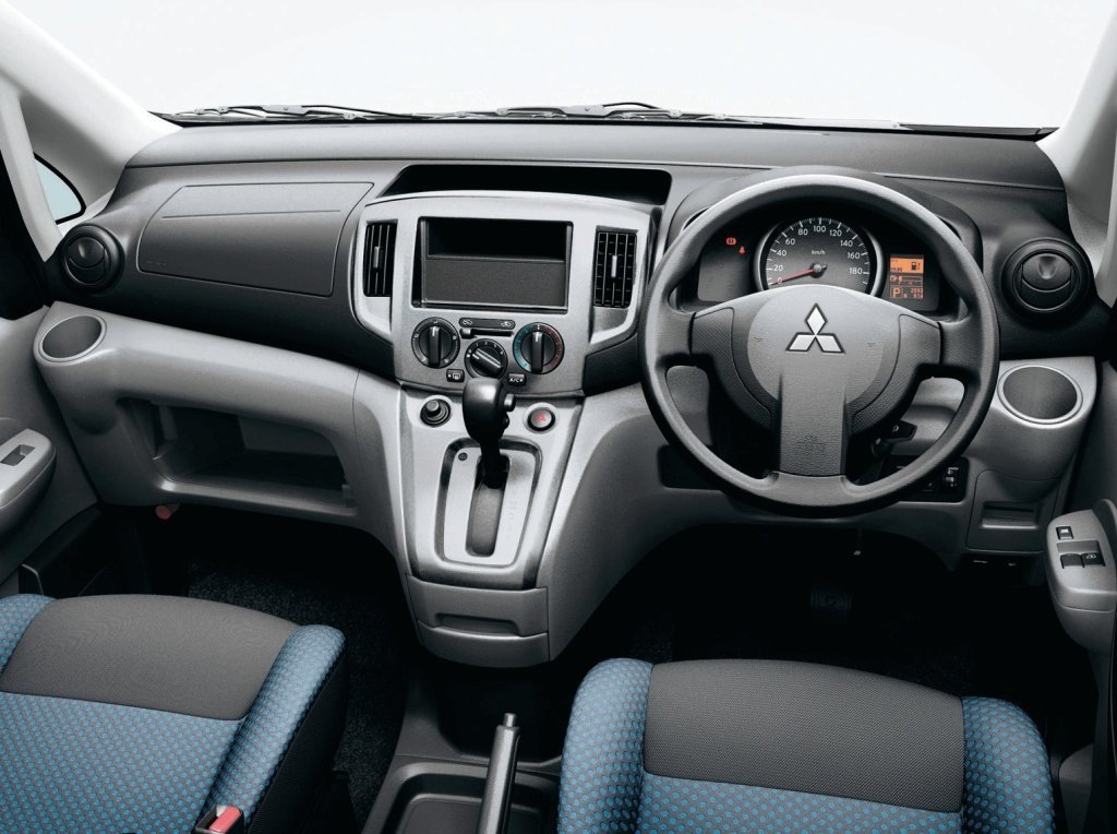 Mitsubishi Delica V