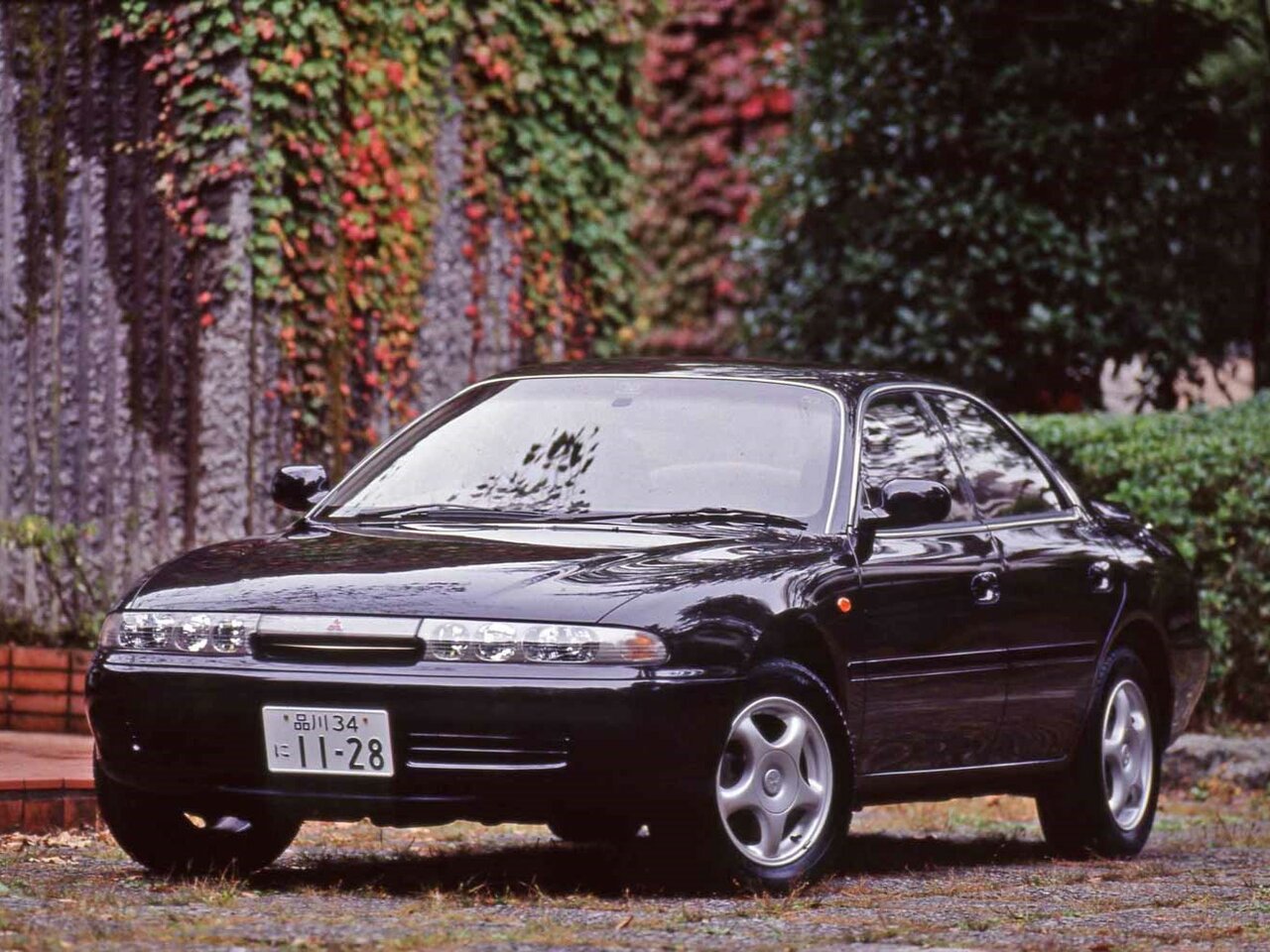 Mitsubishi Emeraude Седан