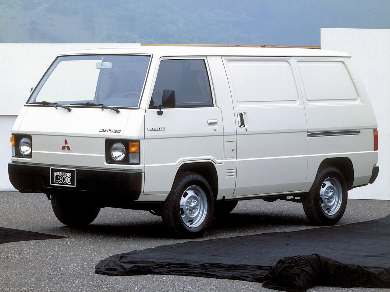 Mitsubishi L300 I