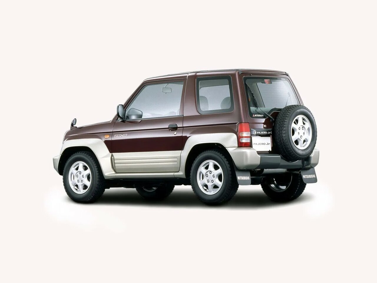 Mitsubishi Pajero Junior Внедорожник 3 дв.