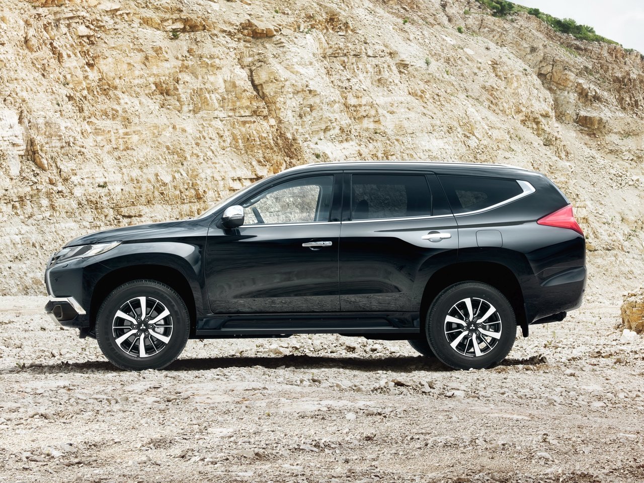 Mitsubishi Pajero Sport III