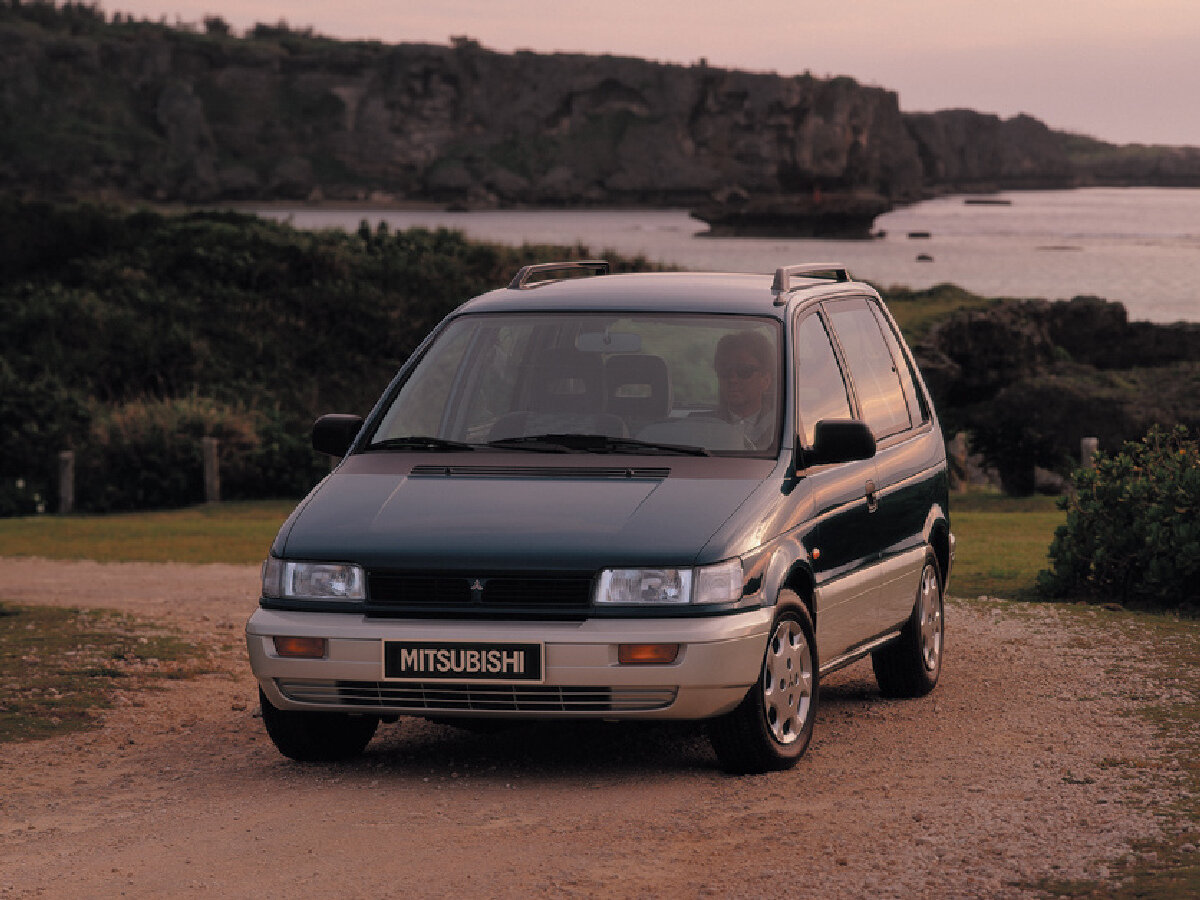 Mitsubishi Space Runner I