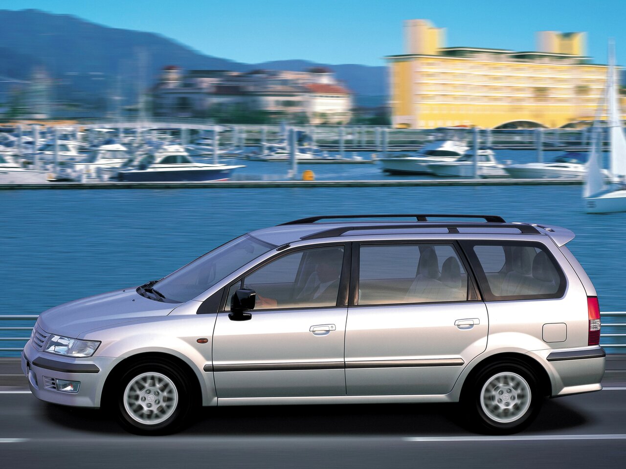 Mitsubishi Space Wagon III