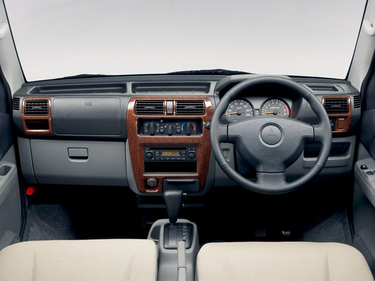 Mitsubishi Town Box I