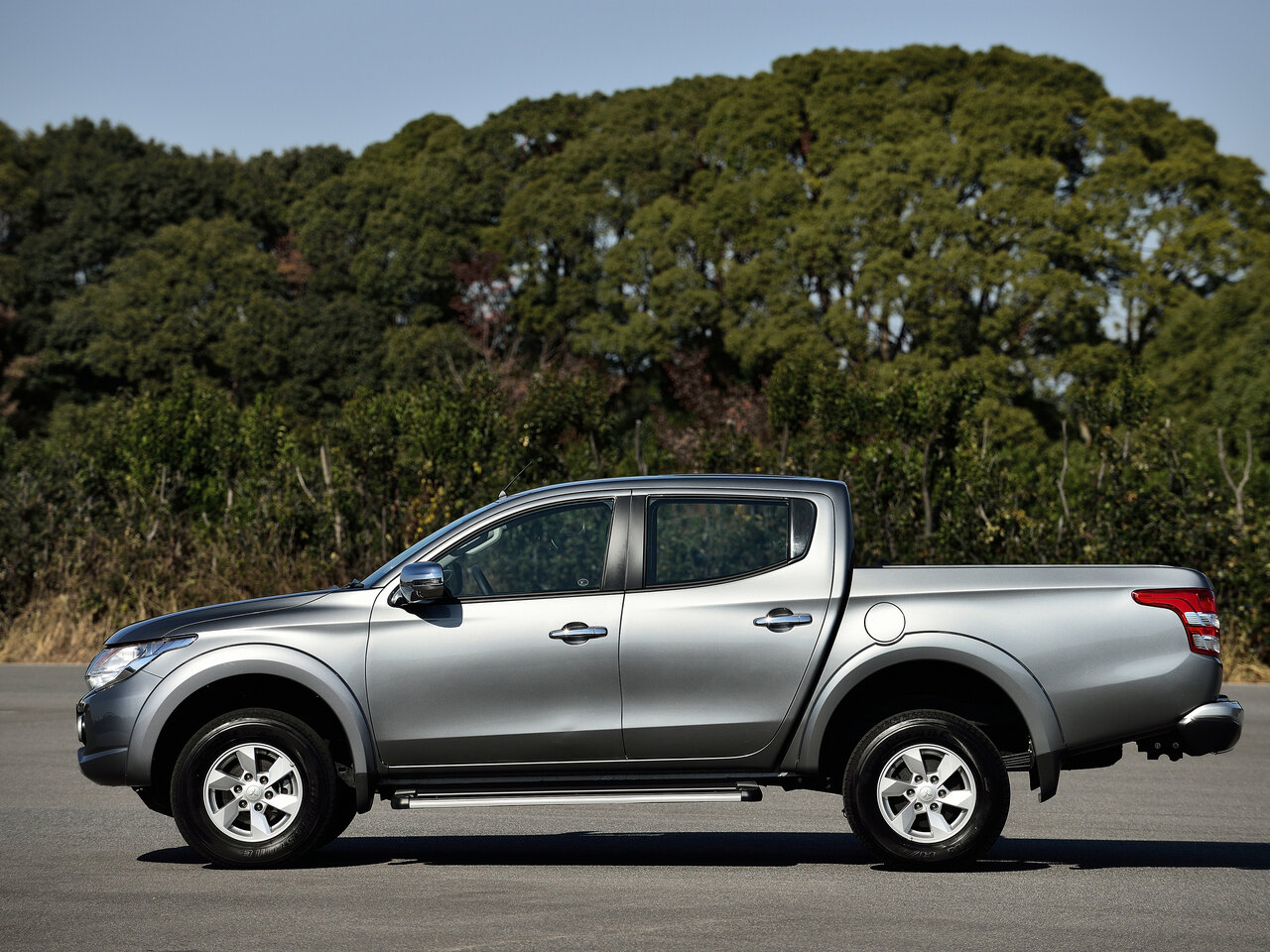 Mitsubishi Triton V