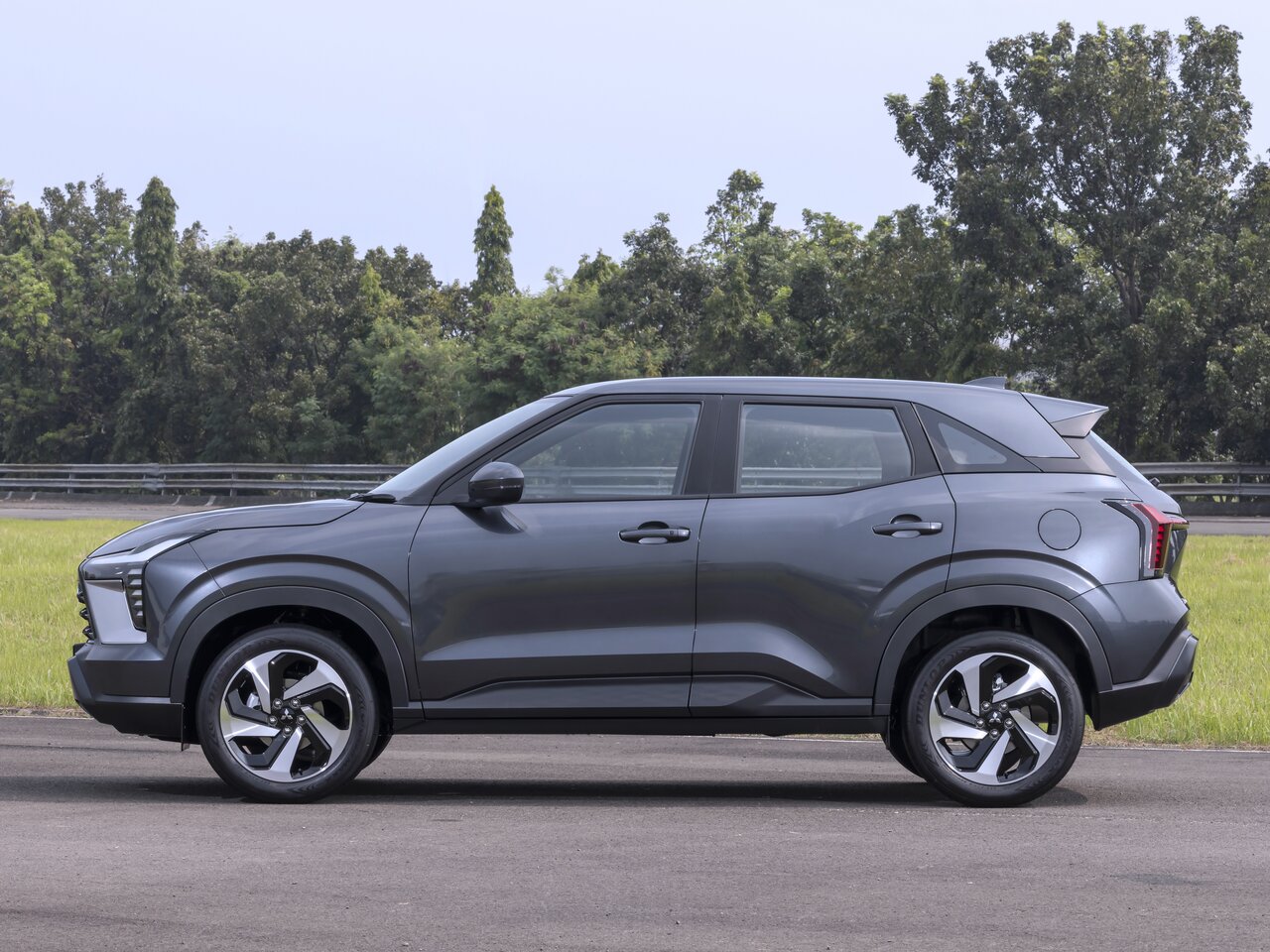 Mitsubishi Xforce Внедорожник 5 дв.