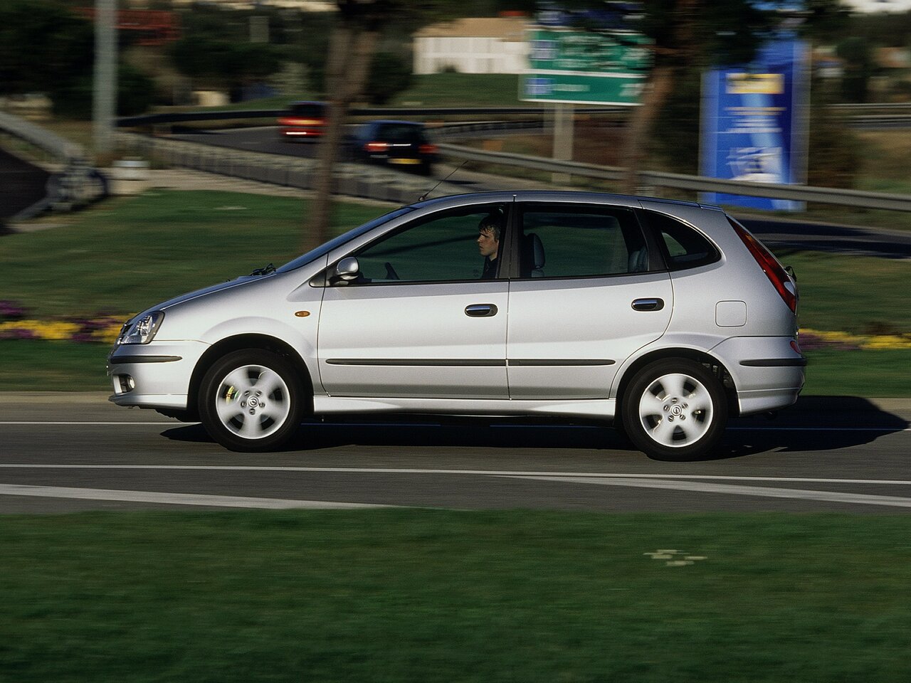 Nissan Almera Tino I Рестайлинг