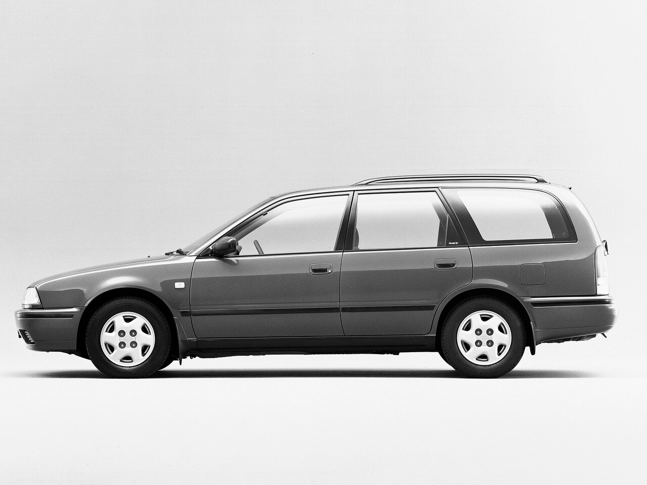 Nissan Avenir I (W10)