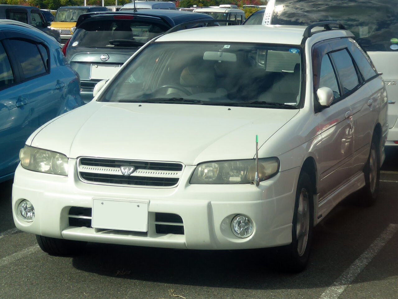 Nissan Avenir II (W11)