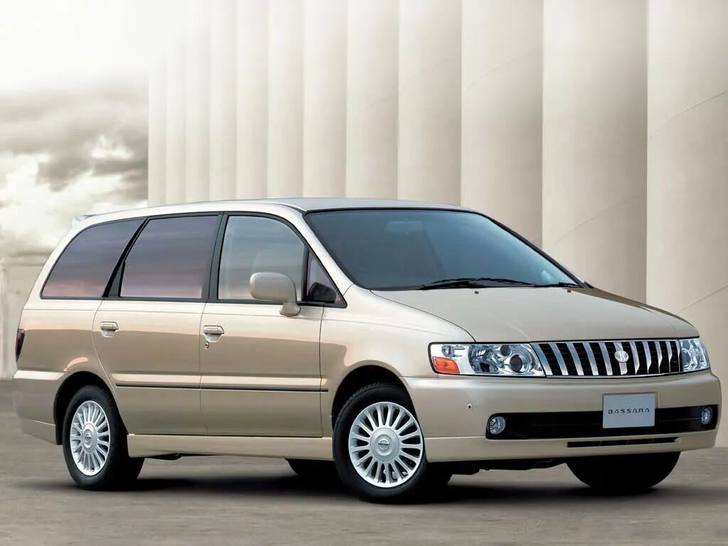 Nissan Bassara Минивэн