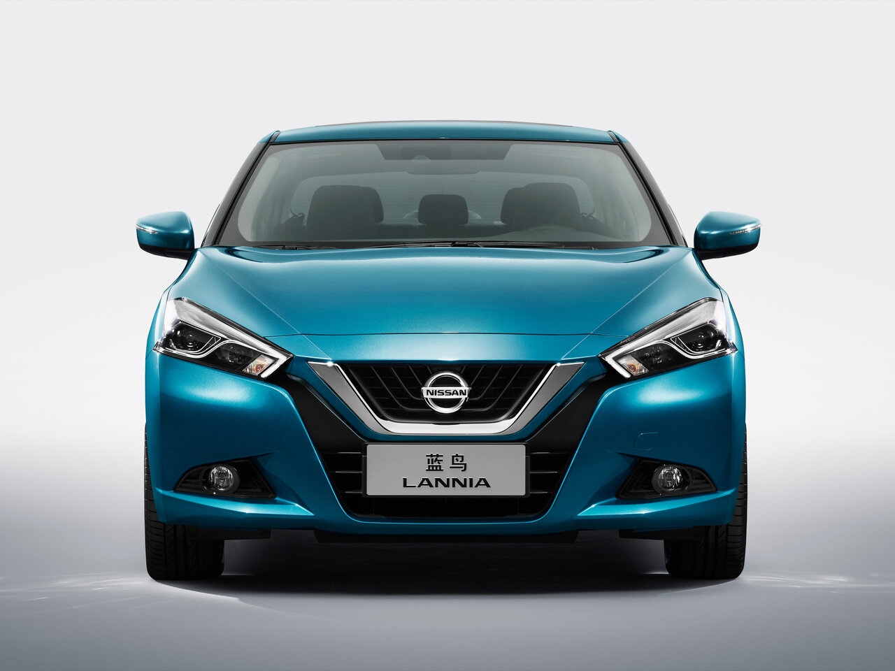 Nissan Lannia Седан
