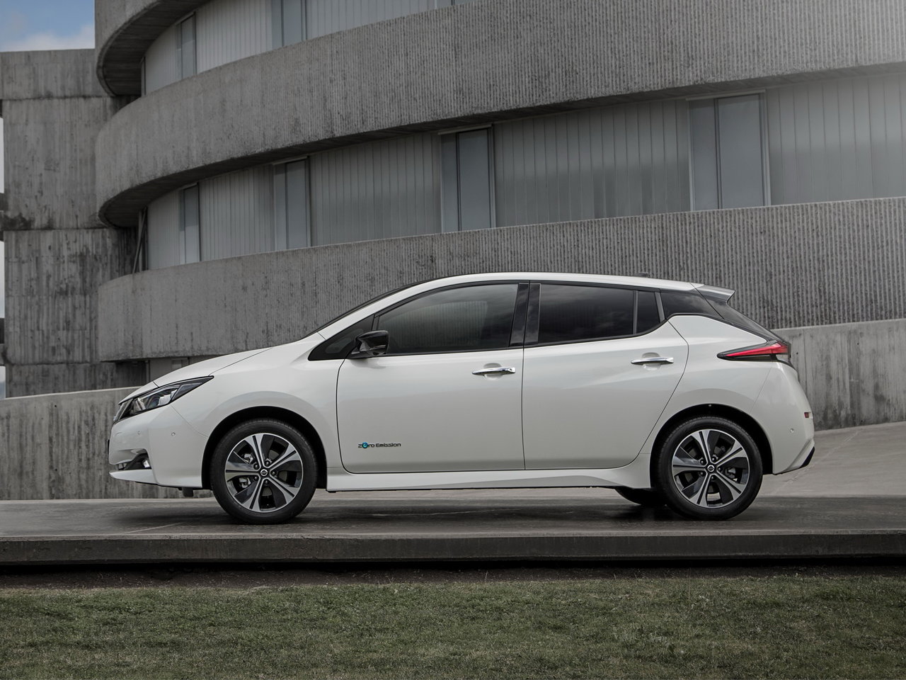 Nissan Leaf II (ZE1)