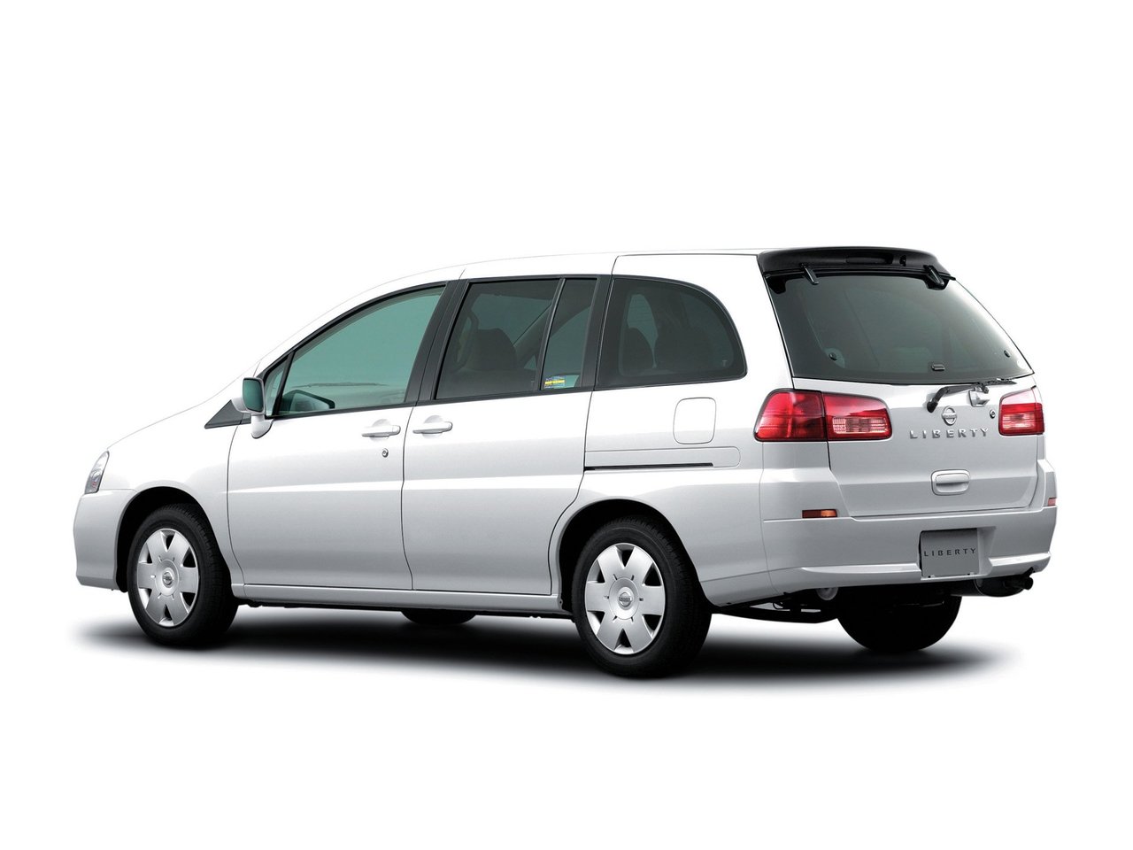 Nissan Liberty Компактвэн