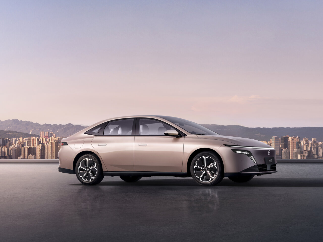 Nissan N6 Седан