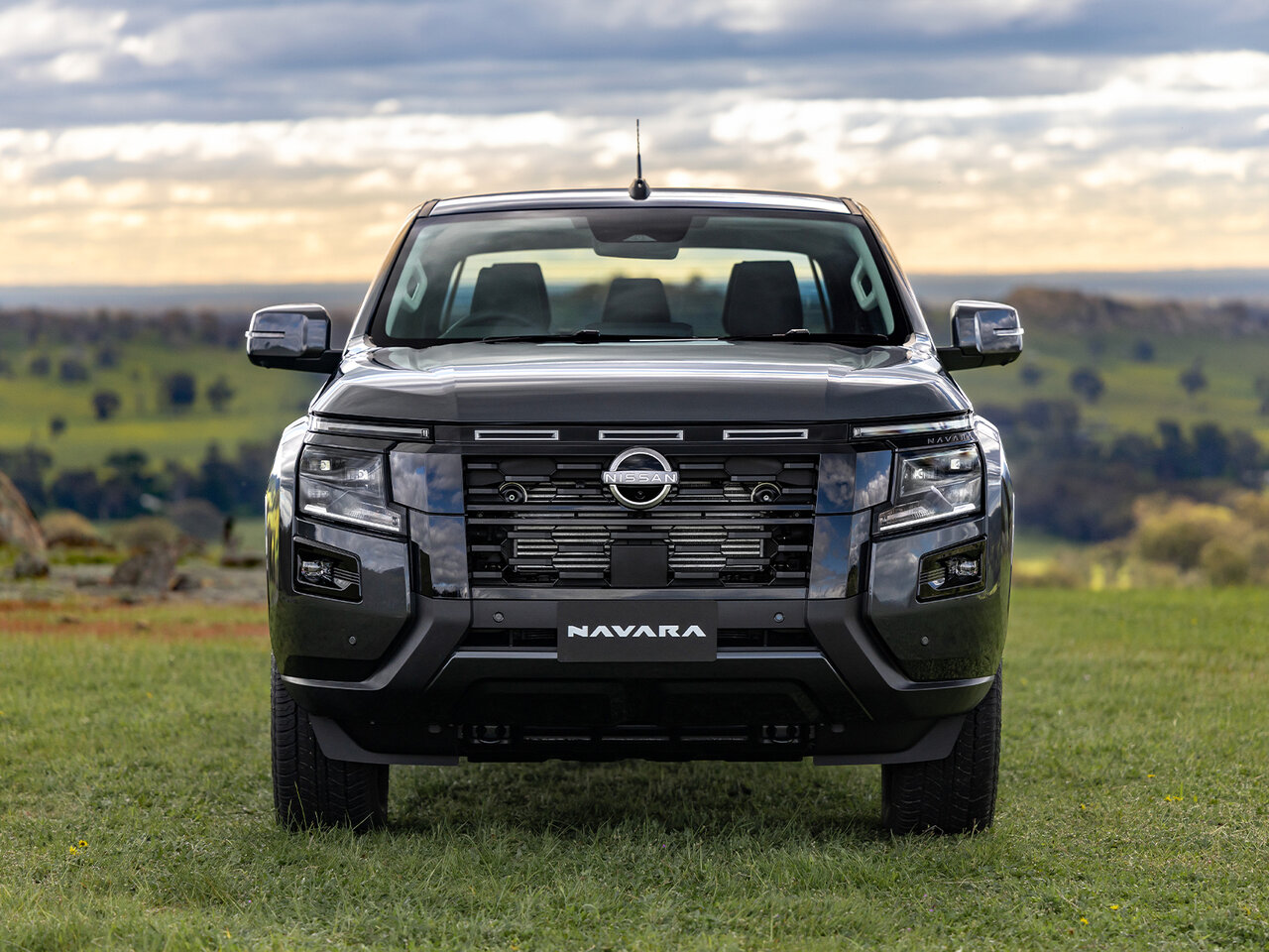 Nissan Navara (Frontier) V (D27)
