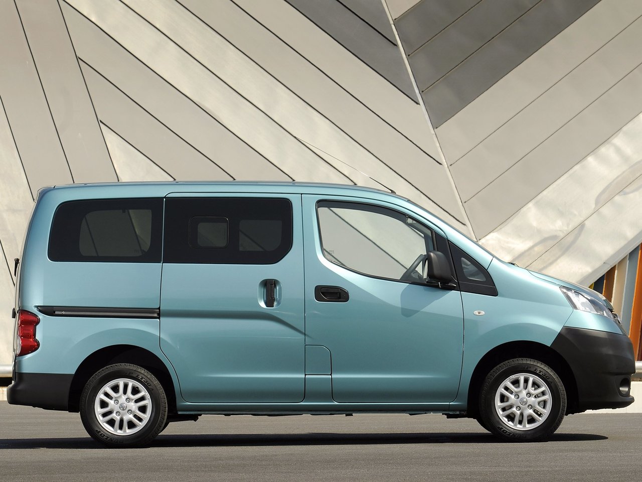 Nissan NV200 c 2009 года
