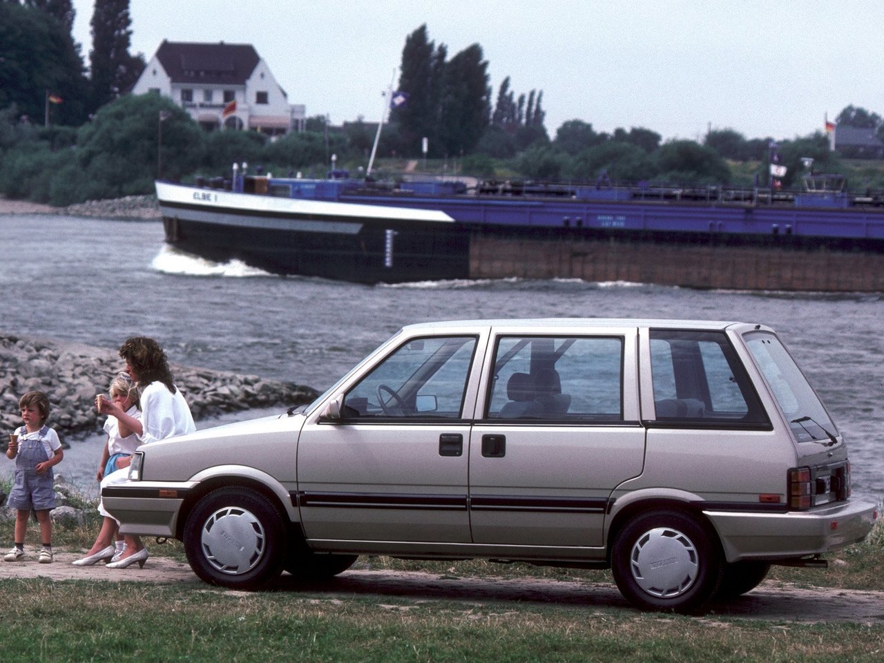 Nissan Prairie I (M10)