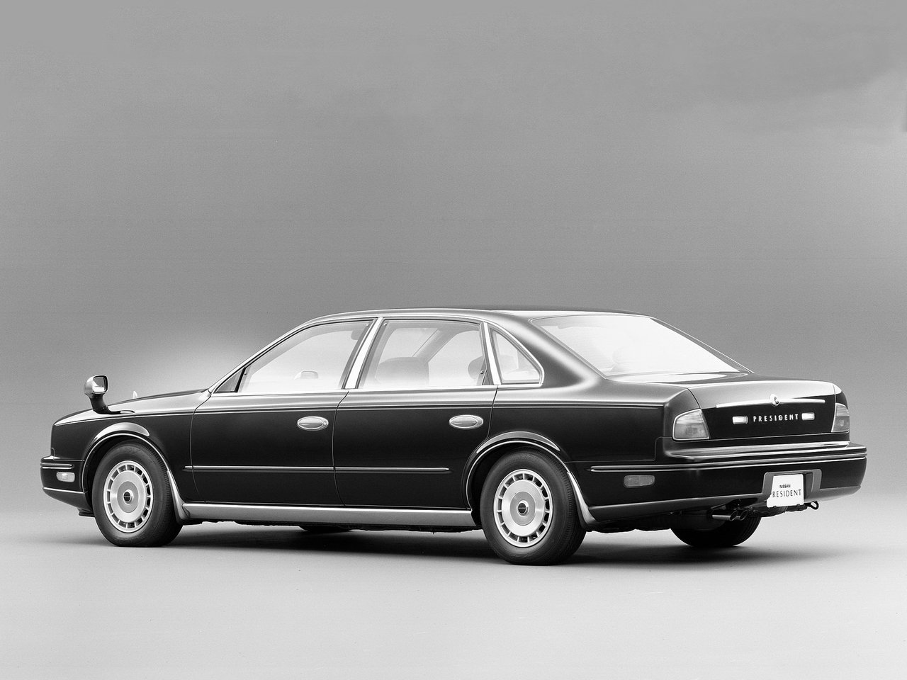 Nissan President II (HG50)