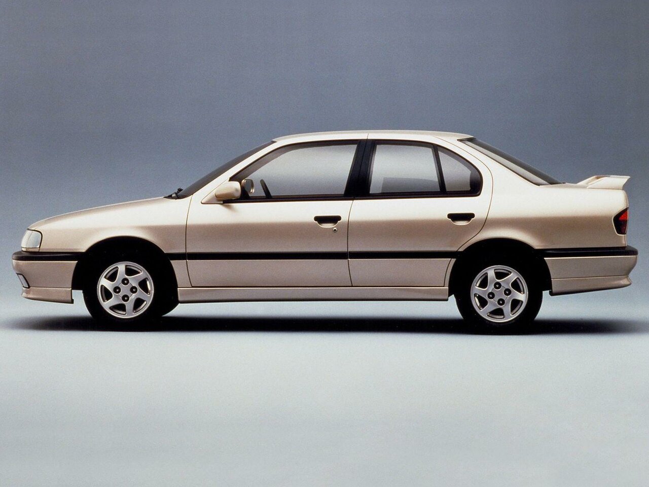 Nissan Primera I (P10)