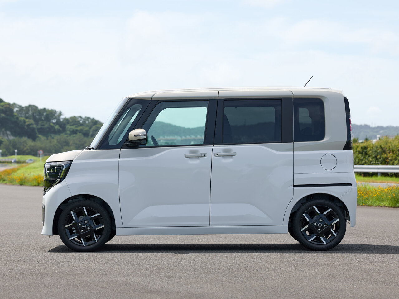 Nissan Roox III