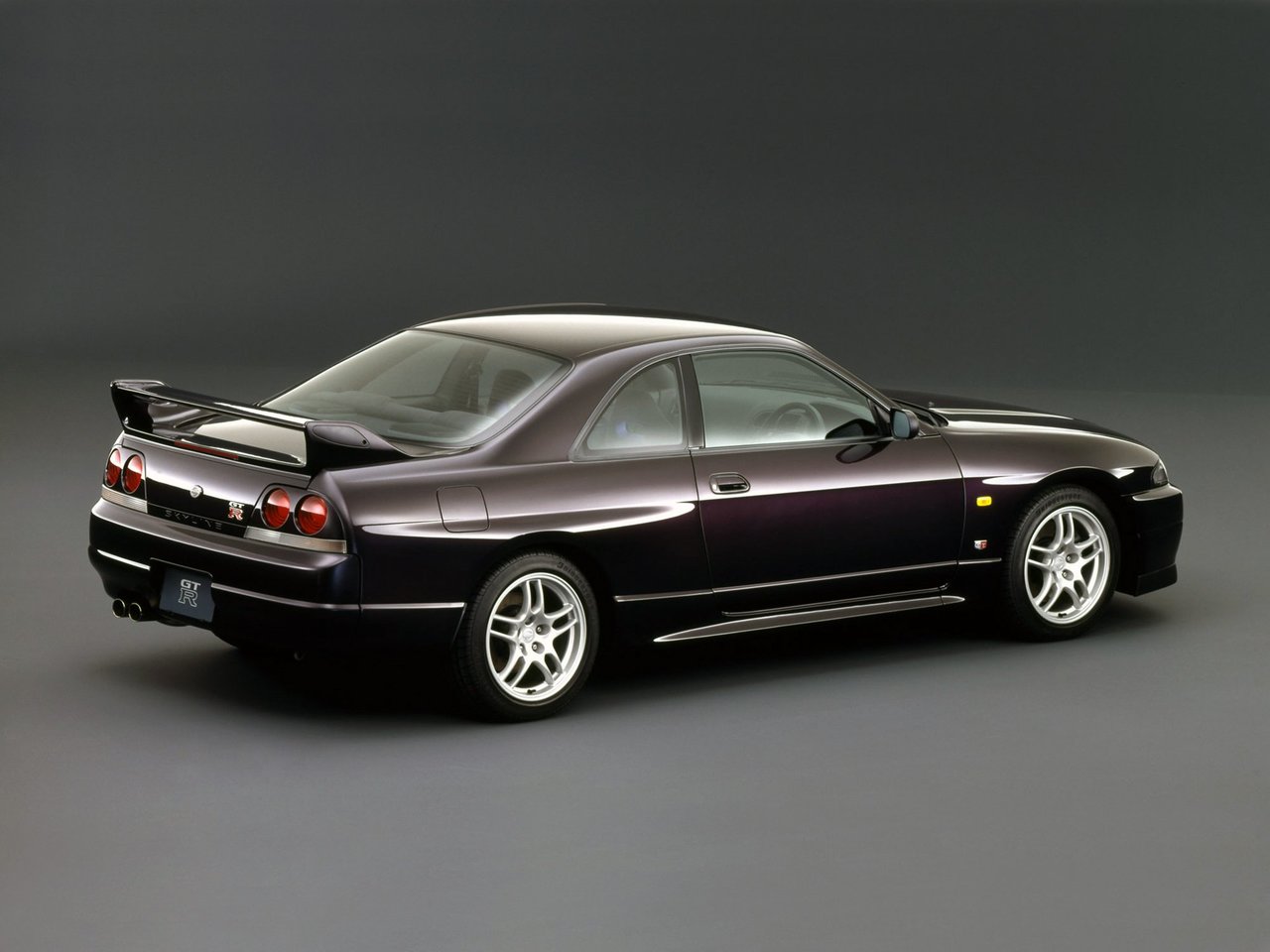 Nissan Skyline IX (R33)