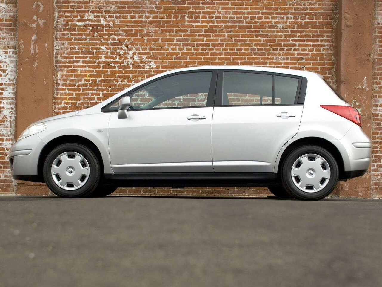 Nissan Tiida I Рестайлинг