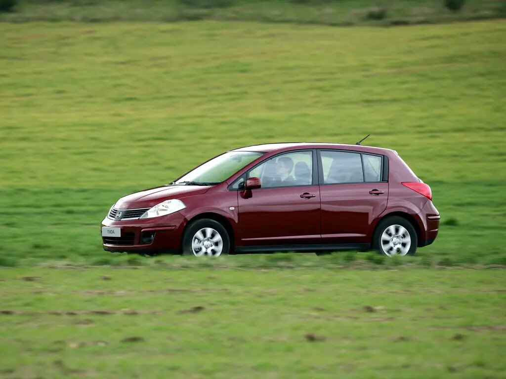 Nissan Tiida I