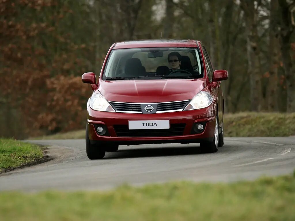 Nissan Tiida I