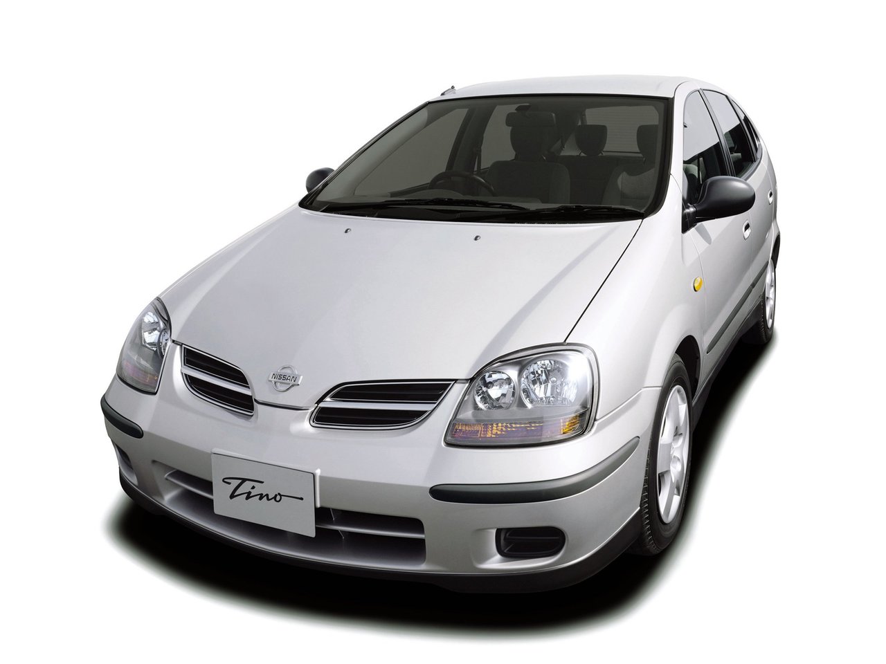 Nissan Tino Компактвэн