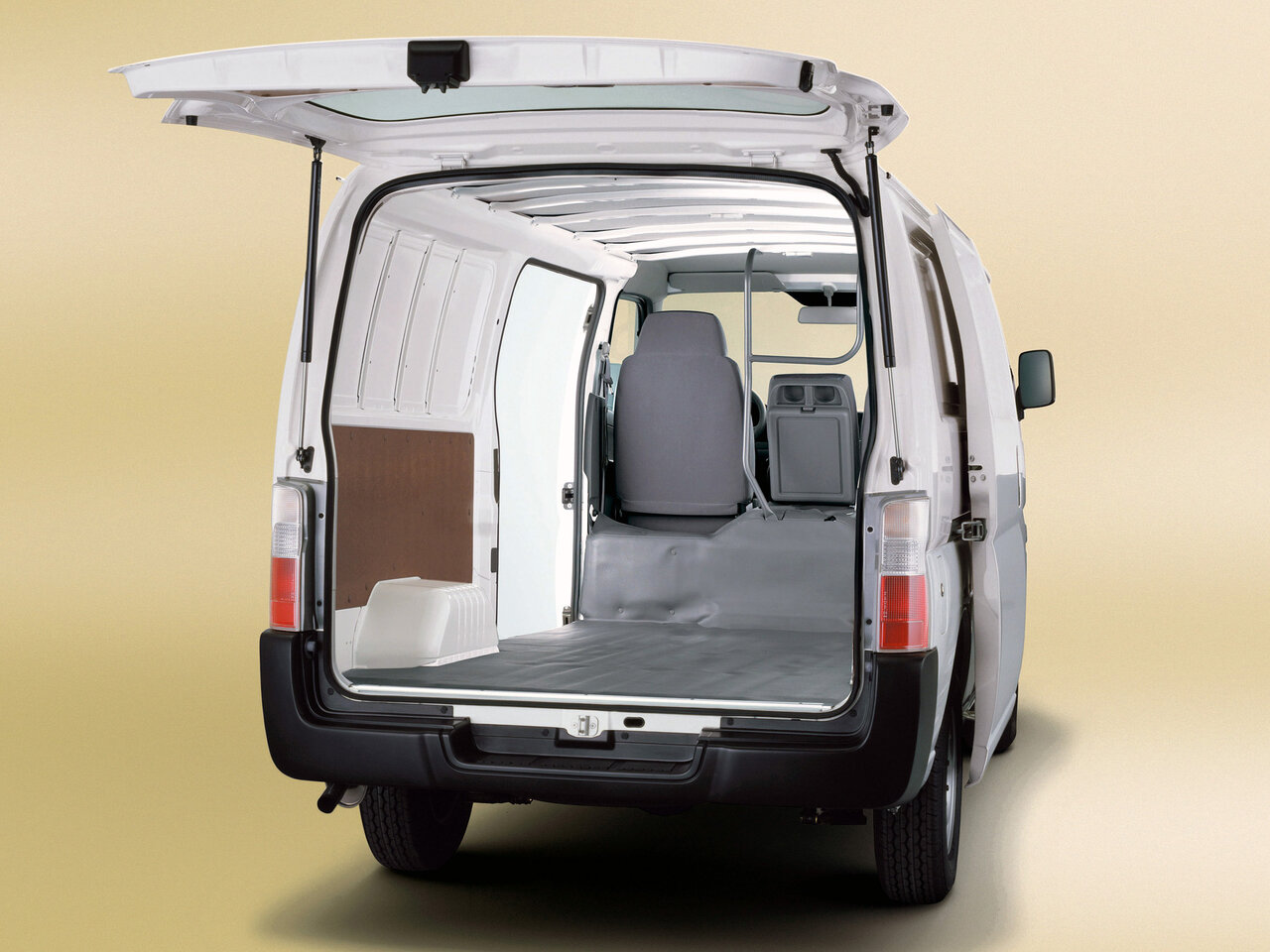 Nissan Urvan IV (E25)