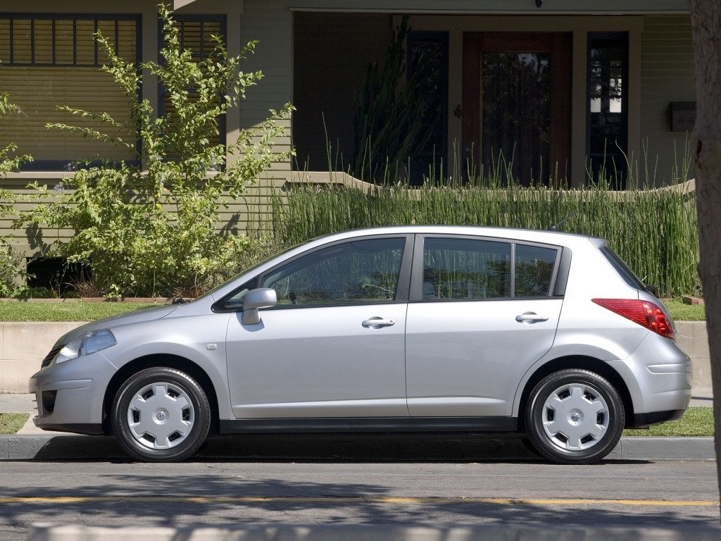 Nissan Versa I