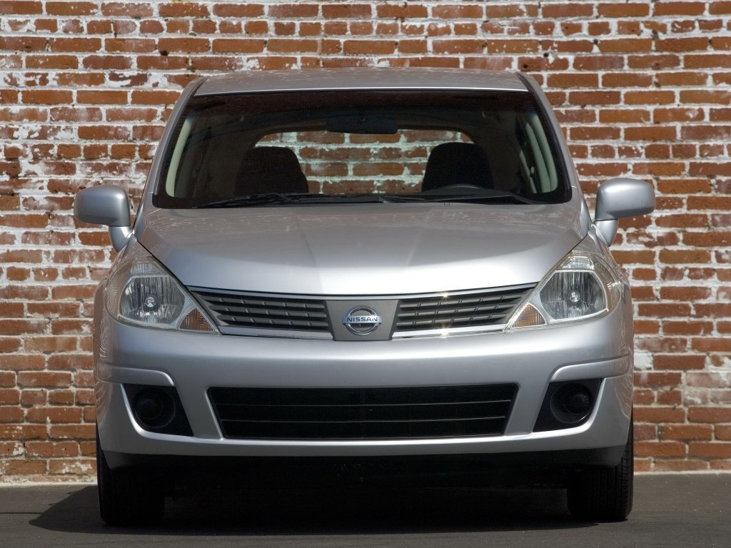 Nissan Versa I