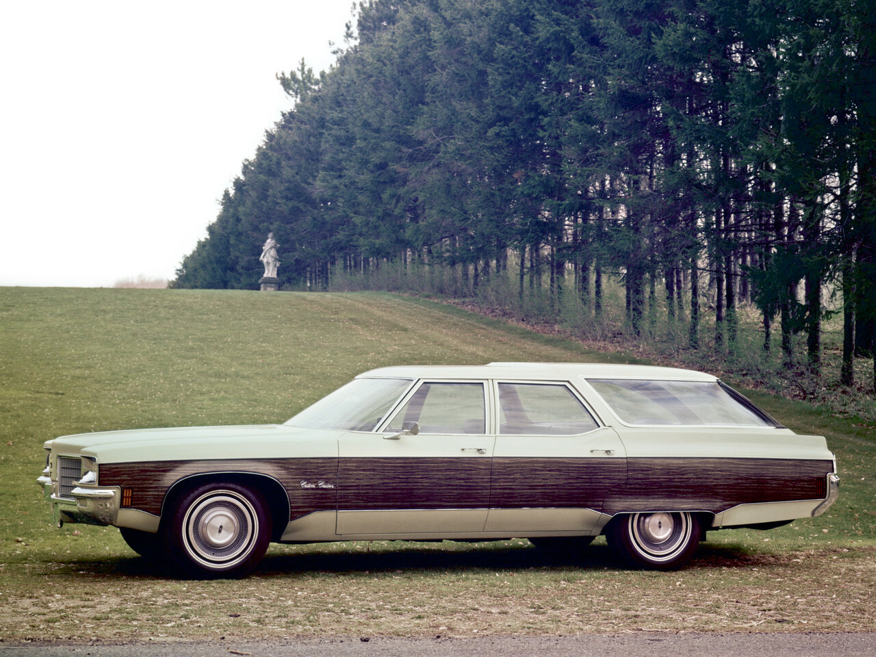 Oldsmobile Custom Cruiser I