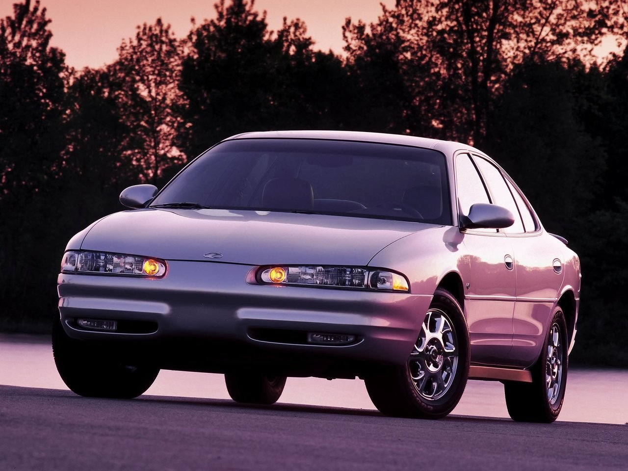 Oldsmobile Intrigue Седан