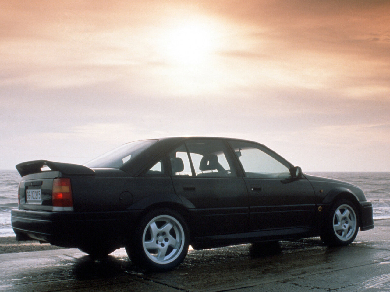 Opel Lotus Omega Седан