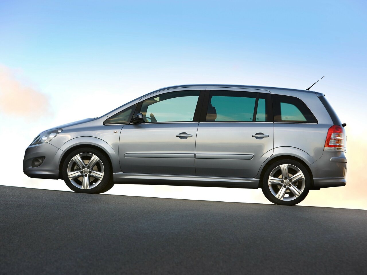 Opel Zafira B Рестайлинг