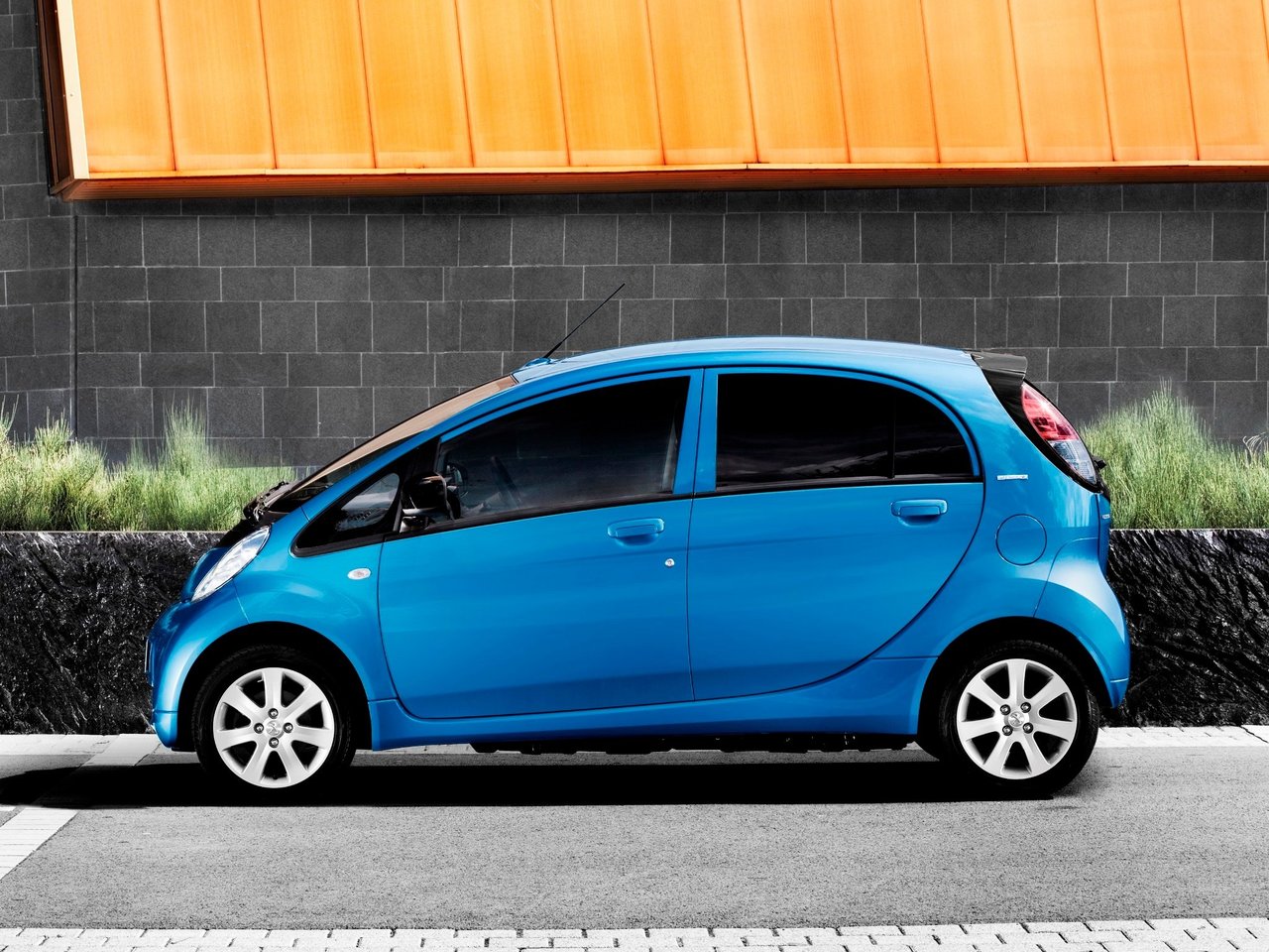 Peugeot iOn Хэтчбек 5 дв.