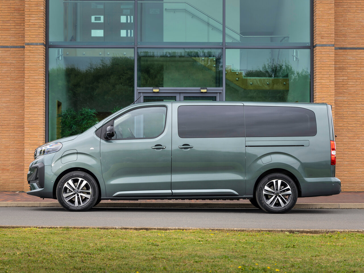 Peugeot Traveller I Рестайлинг