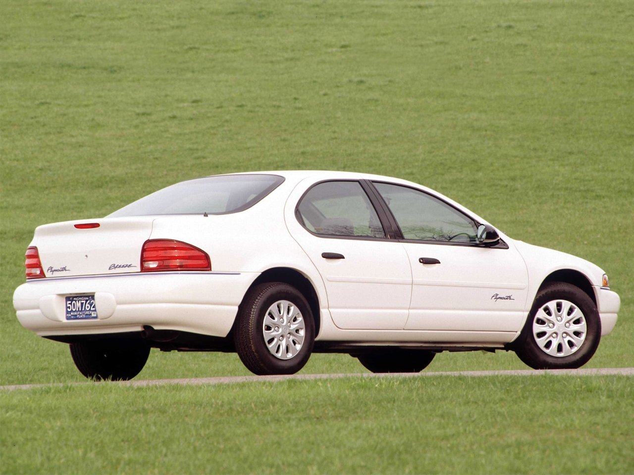 Plymouth Breeze Седан