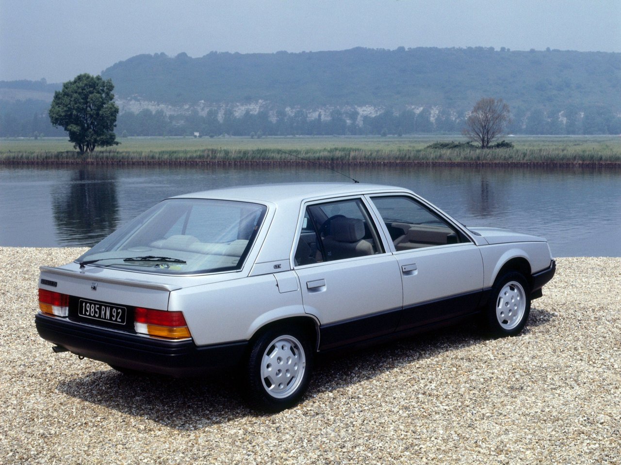 Renault 25 Лифтбек