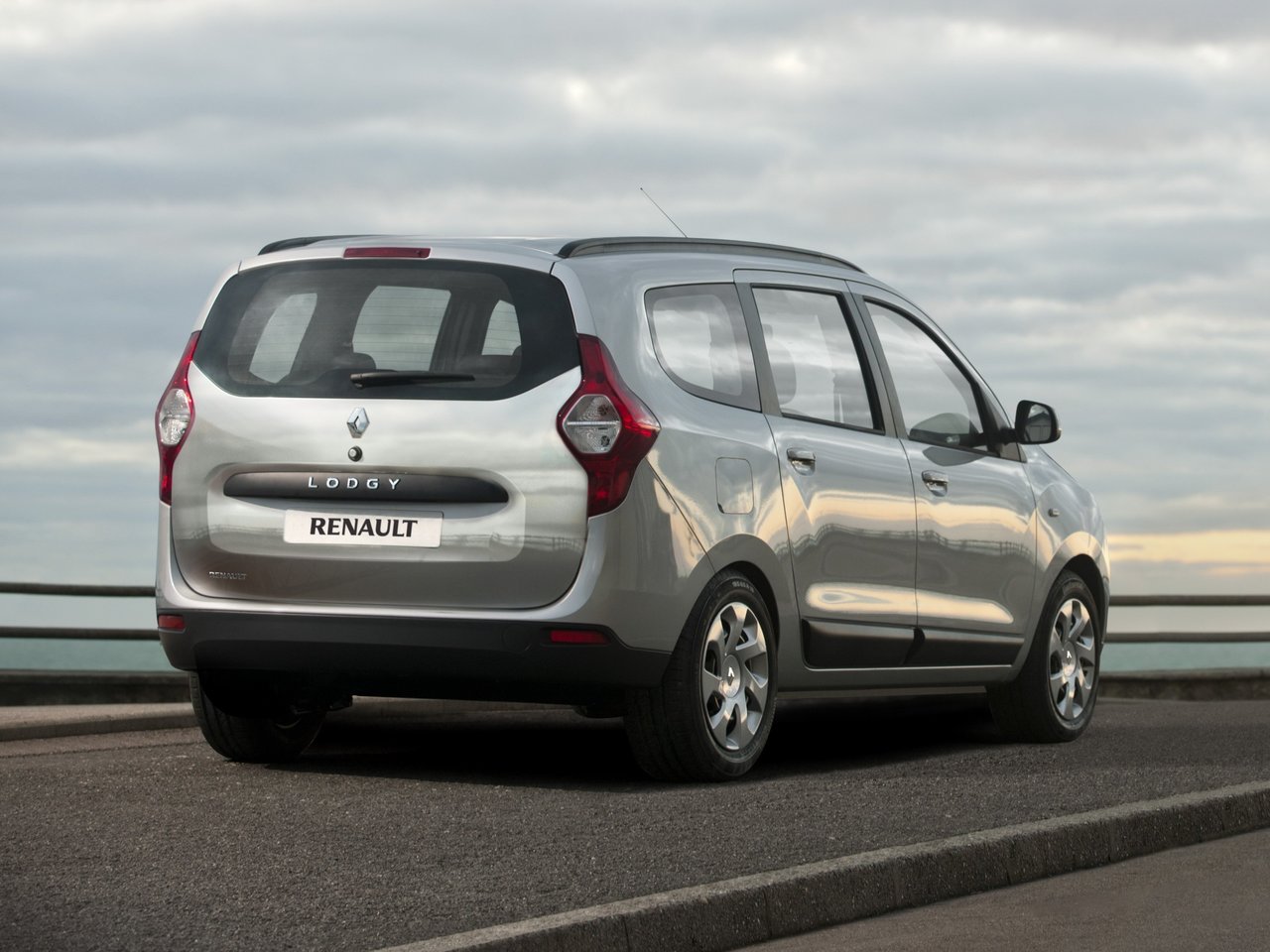 Renault Lodgy Компактвэн