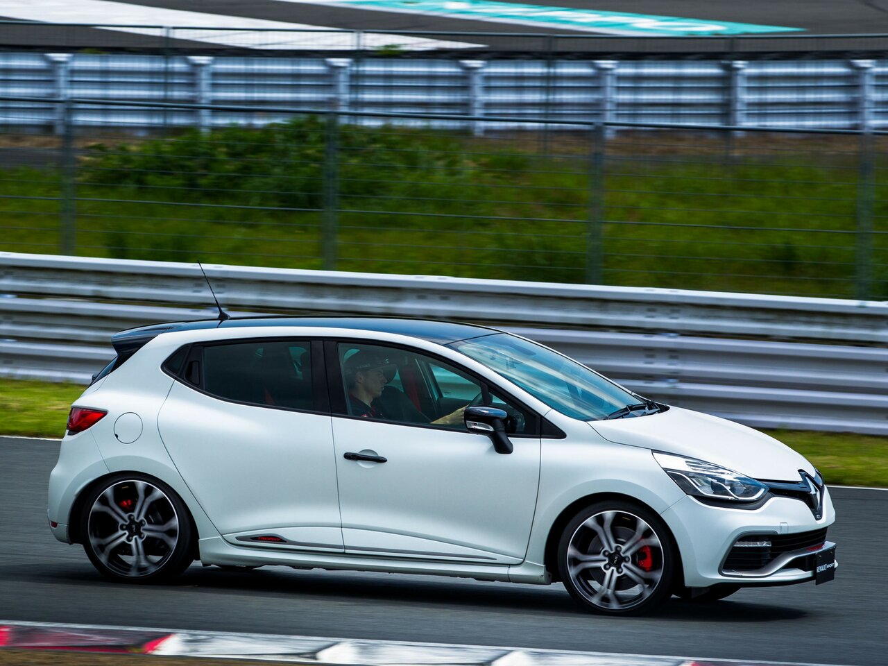 Renault Lutecia IV