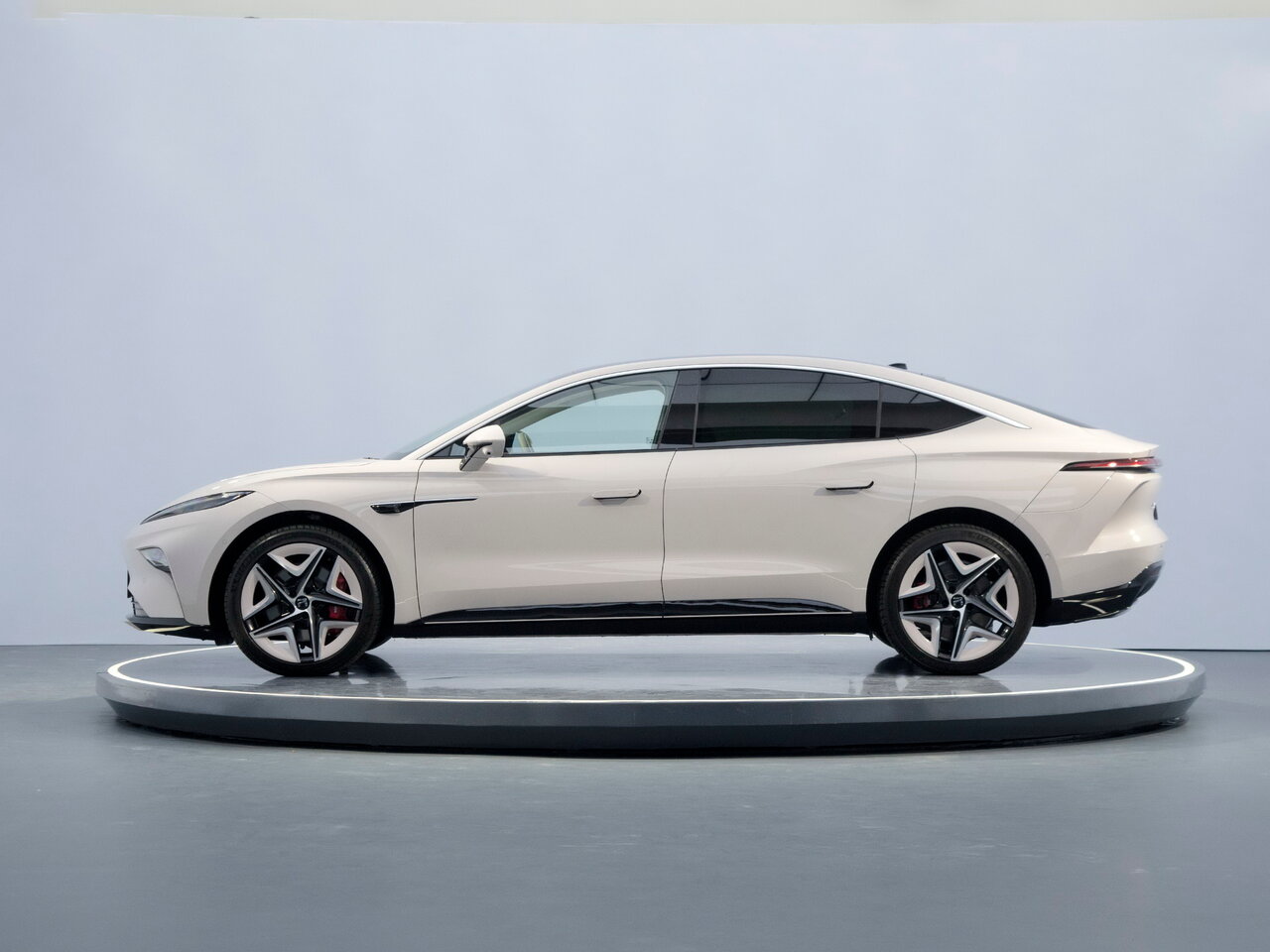 Rising Auto F7 Лифтбек