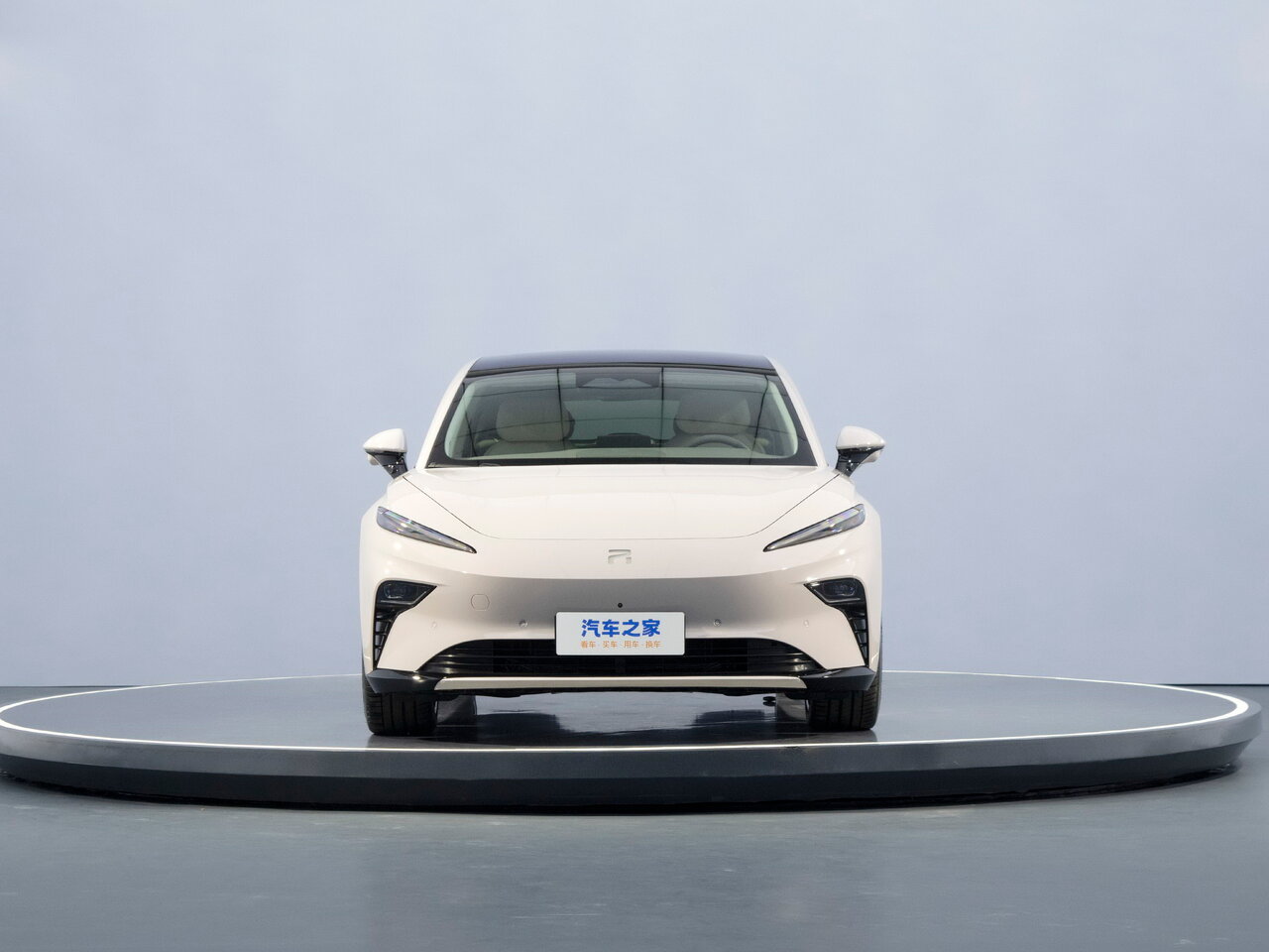 Rising Auto F7 Лифтбек