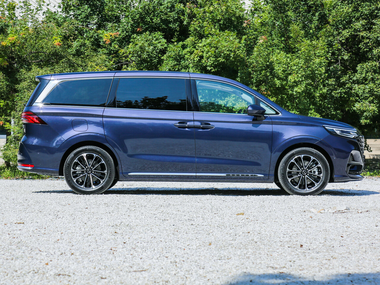 Roewe iMAX8 I