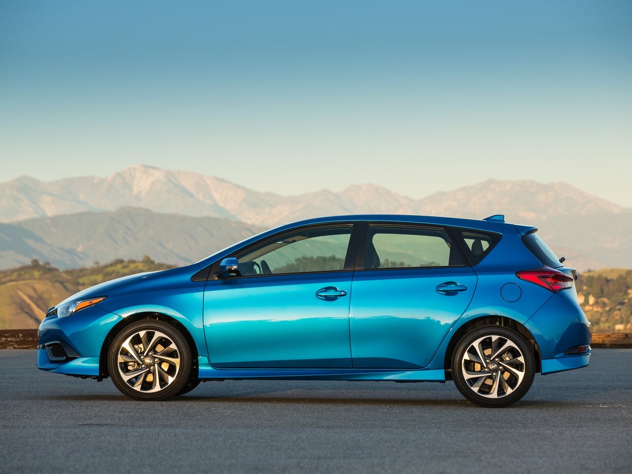 Scion iM Хэтчбек 5 дв.
