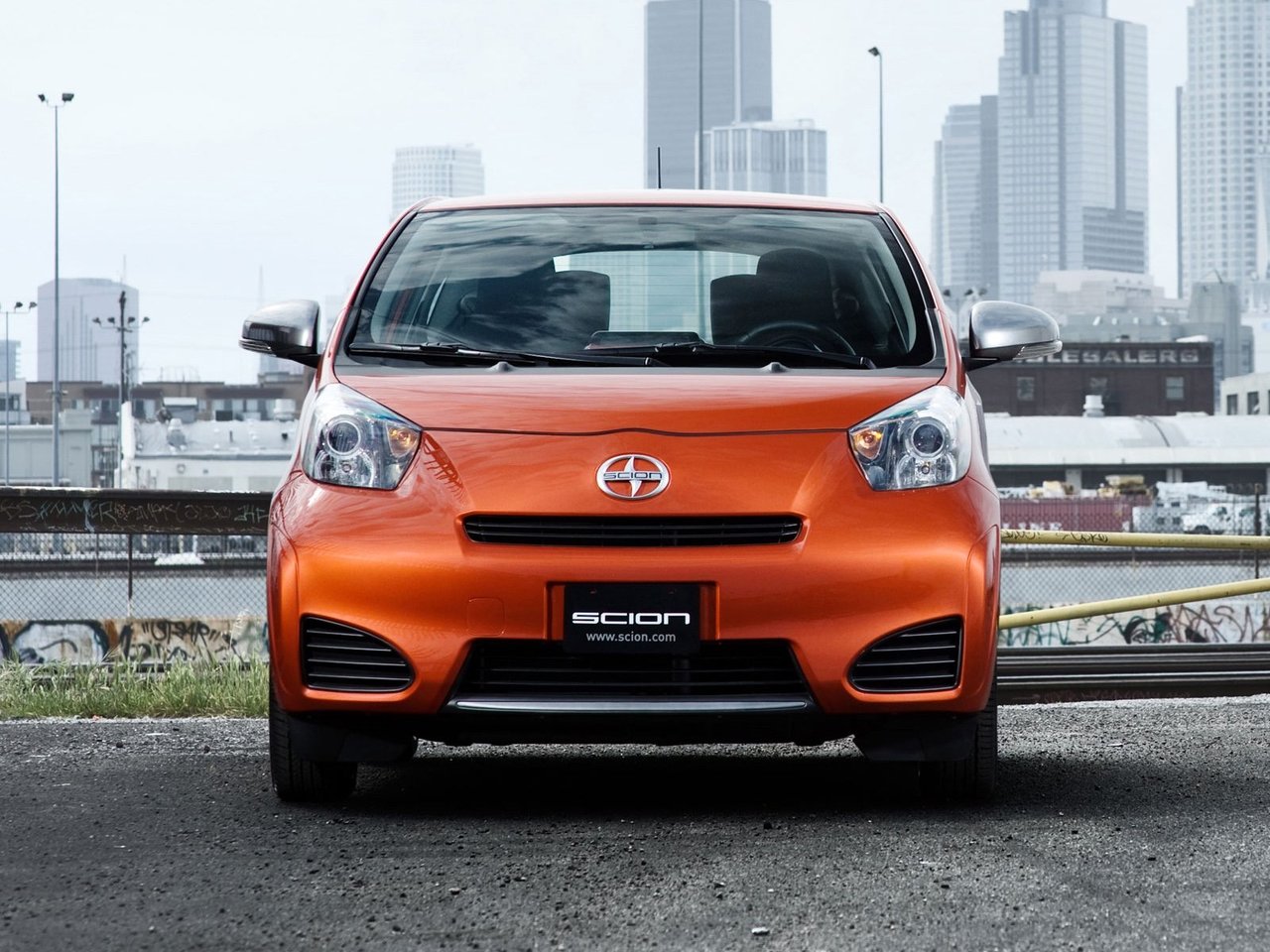 Scion iQ Хэтчбек 3 дв.