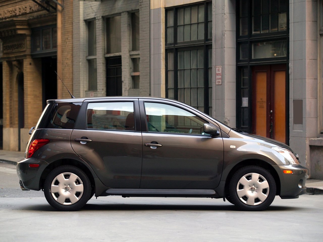 Scion xA Хэтчбек 5 дв.