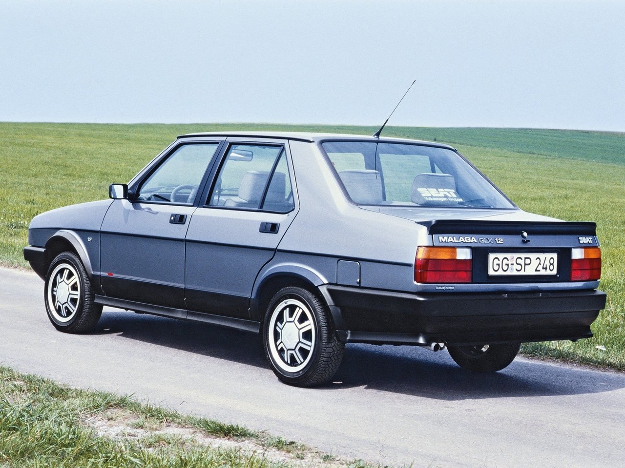 SEAT Malaga Седан