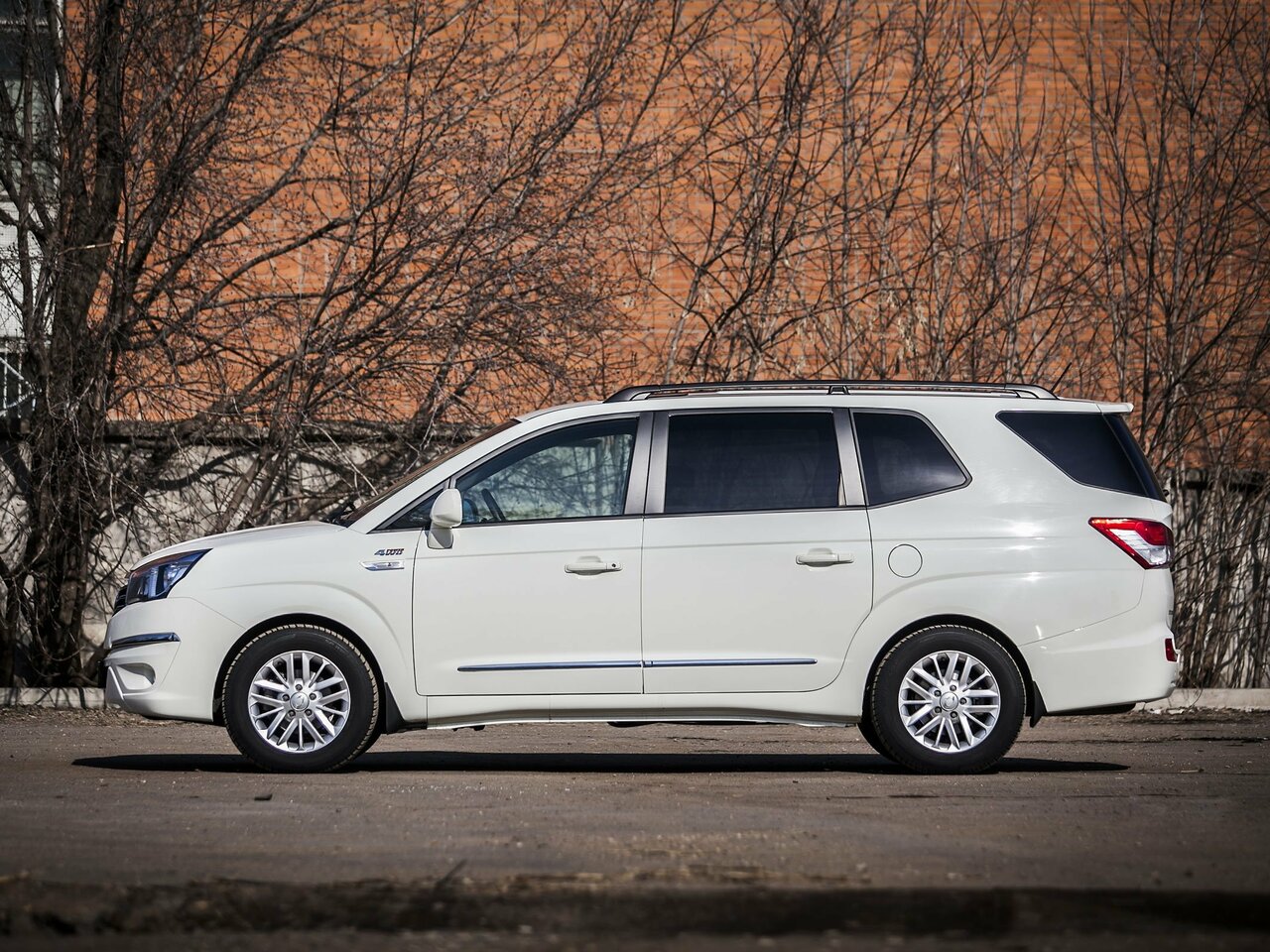 SsangYong Stavic Минивэн